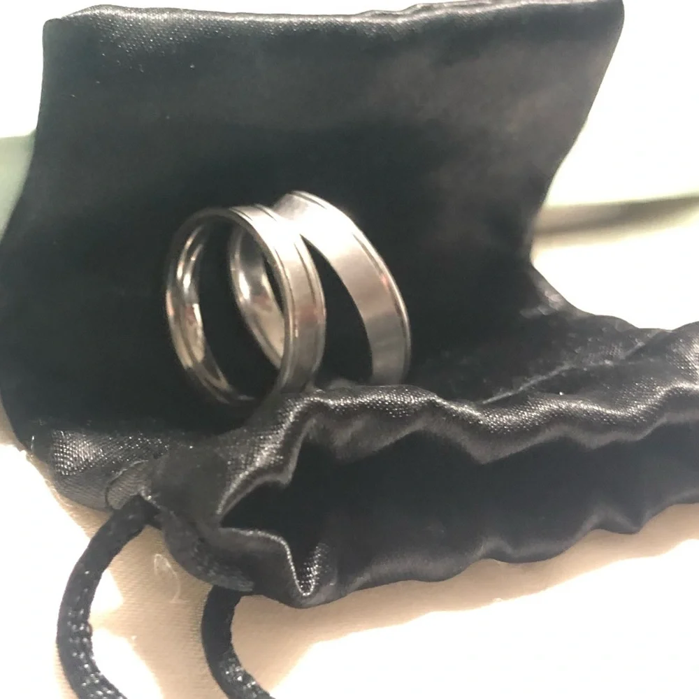 Breuning Sterling Silver 5mm width beveled striped band